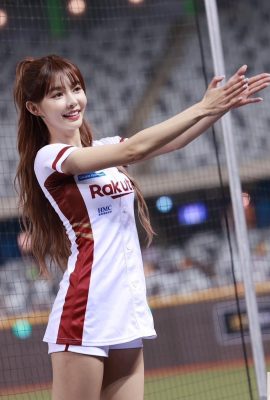 The charming cheerleading goddess “Yuri Chen Yirui” makes fans fall in love! Eyes full of temptation (10P)