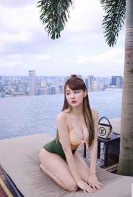 Hot girl “Sun Huitong” has white and tender breasts and hot legs, and a very foul figure (10P)