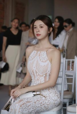 Zhengmei “Zhu Yanbin” has a stunning temperament and appearance, and her good figure shows off generously (10P)