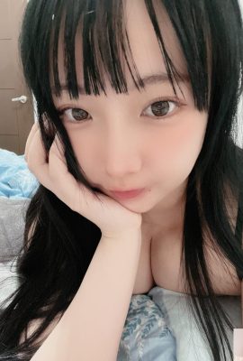 The big-breasted hottie “Xu Ganzai” has fair and tender skin, so attractive, and her plump figure is so eye-catching (10P)
