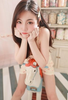 The sexy girl “Chen Wei” has a perfect figure and is full of charm, making people excited to see her (10P)