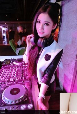 Malaysian DJ girl Freeze (Pennie Tan) has an active heart under her quiet appearance (13P)