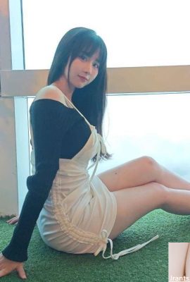 The cute live broadcast girl “Jing'er Eva” has a turbulent depth bomb with no limit to the hotness (10P)