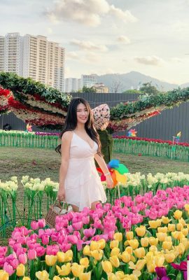Busty beauty Szu Geng travels to various countries with her plump breasts!