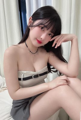 The hot goddess “Yili” is good-looking, sweet, eye-catching, and has beautiful breasts that are exciting to watch (10P)