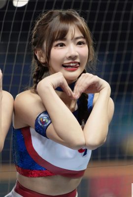 The cheerleading girl “Xiao Yingying” is so sweet that it makes my heart itch to look at it (10P)