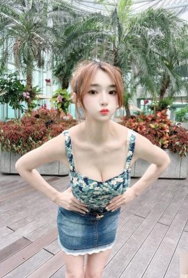 The seductive perspective of the temperamental young girl “Xin Yue Artemis” with her good looks and hot body (10P)