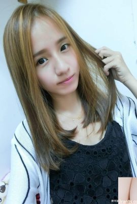 Clean and pure student girl Zhao Yanzi (23P)