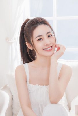 The pretty girl singer “Zhang Yunong” has outstanding temperament and just one look in her eyes is enough to seduce people (10P)