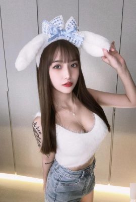 Hot girl “Ha Geng” is so cute and sexy with a white and tender figure that makes people shake in her live broadcast (10P)