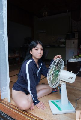 (Yui) The fair-skinned and beautiful-breasted girl is so hot when she discharges in the air. The picture is super eye-catching (80P)