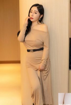The beauty of the world, Yun Er, is exposed in a slim dress in a vacuum (45P)
