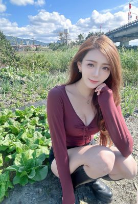 Japanese Cosplayer with Beautiful Breasts (Sanqiao MIHASH.3KIU). Netizens call the young married woman who can’t stand the sluts with full breasts (10P)