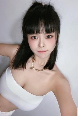 The hot beauty “Xie Xiaxia” is eye-catching with her plump and deep groove! “You can't stop her good figure (10P)