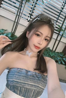 Hot girl “Jingrou” posted several sexy photos in a row, with a charming perspective that is both sweet and spicy (10P)