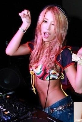 Naomi: Under the camera, the beautiful white-collar workers in Japanese nightclubs are having fun and losing money for work!! (21P)