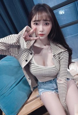 Internet celebrity anchor “Mita Yingchen” has a beautiful appearance and a proud figure and has a large number of fans (10P)