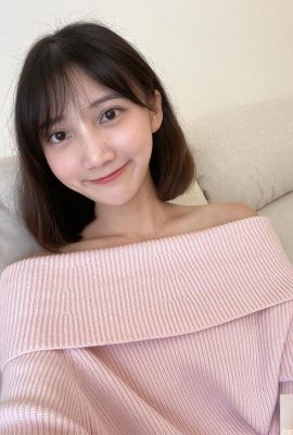 The sweet internet celebrity “Yaya Yin Weifan” melts everyone with her smile and can't stop watching it (10P)