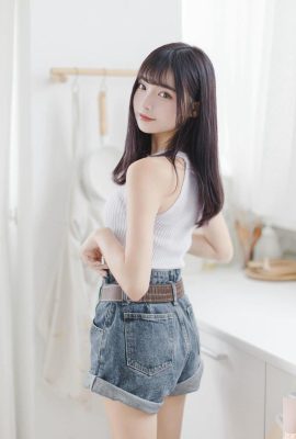 The sweet little horse “Xiao Ying” has a charming innocent face and her slender body is the highlight (10P)