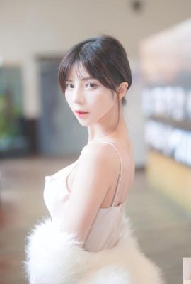 The beautiful girl “Xiang Cheng” has an ethereal and sweet smile that makes people unable to take their eyes off love (10P)