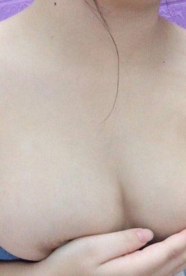 Small breasts are so tempting(16P)