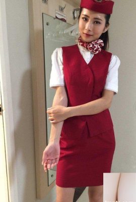 Beautiful flight attendant’s selfie! (10P)