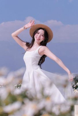 The sweet goddess “Zhang Anqi” has soft and white breasts with strong charm (10P)