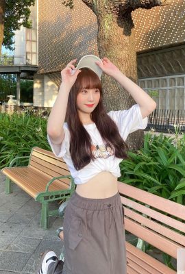 The pretty girl “Steamed Bun” has a tight figure and a sweet smile that makes her feel like she is in love (10P)