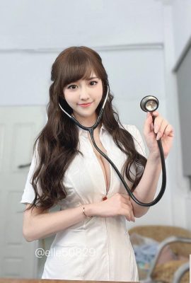 The best nurse “Elle” has such a hot figure! Super tempting(10P)