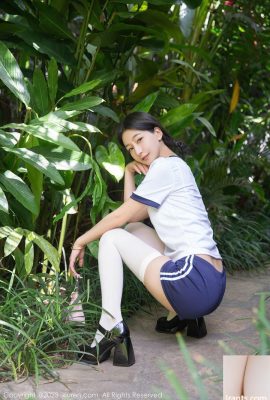 Xiong Xiaonuo, a lover who exposes herself outdoors, pulls her panties and stuffs a vibrator with her to tempt her peach butt, shorts and tight thighs (39P)