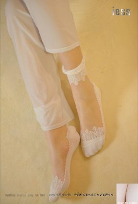 (IESS) Princess Xiaoxi lace fashion socks display (99P)