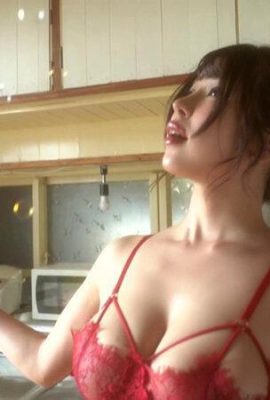 The temperamental sister Arioka Miu's top-notch papaya breasts and areolas are so beautiful that I want to lick them