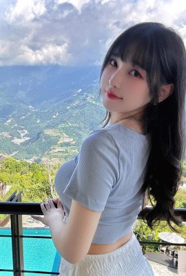 Live broadcast hottie “Yili” has a sweet smile that heals people's hearts. Her beautiful breasts are big, round and super bulging (10P)