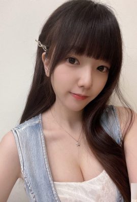 The beautiful girl “Bi Yi” has a sweet smell and a sense of love, and her heart is full of emotions (10P)