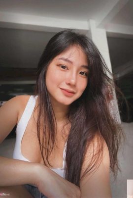 Filipino female artist