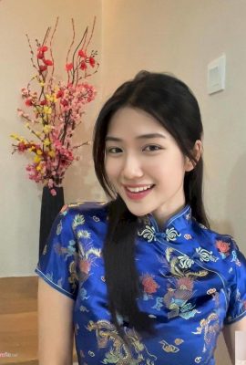 Malaysian hottie Sammie has a super sweet smile