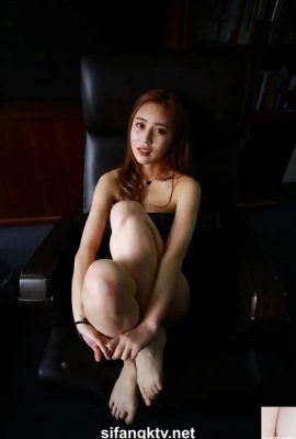 Chinese model Qiao Yilin “Black” (104P)