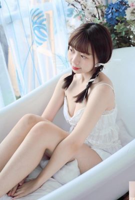 “Yi Qing Chloe” has round milk balls, she is so fierce and hot, and she has a great body (10P)