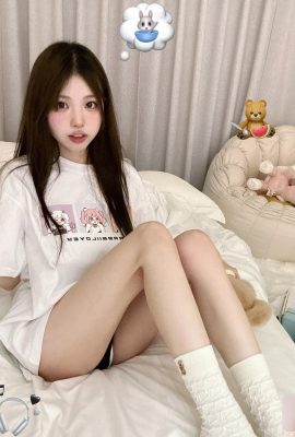 “Zhao Rabbit Meow” is playful, cute and lovable. Her beautiful curves attract everyone's attention (10P)