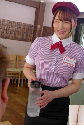 Shiori Minami: I, the manager of a family restaurant, succumb to the erotic temptation of a little devil part-time girl and have sex with her during her life… (20P)