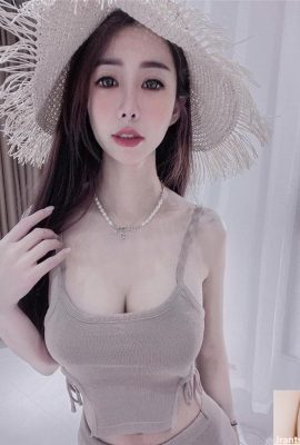 “Pretty girl Ivy”! Gorgeous appearance + snow-white breasts are so seductive (27P)