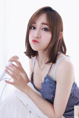 Funny pretty girl “Wu Qianwei” has a charming figure and a seductive deep groove which is quite eye-catching (10P)