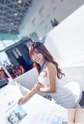 Sweet Brothers Cheerleader~Zhuangzhuang Ula Shen~Part-time Show Girl at the exhibition, her small breasts are so sexy