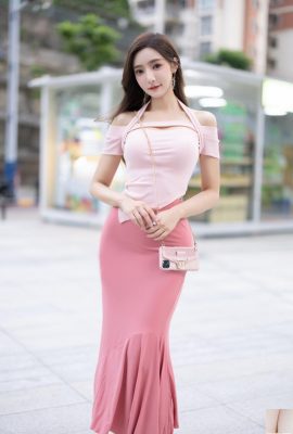 Wang Xinyao Yanni pink top and skirt with baby cow (93P)