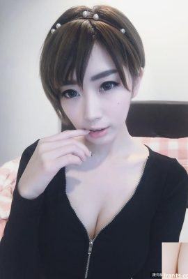 Sexy Chen Qianjing with small breasts exposed (10P)