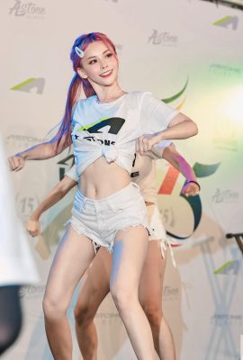 The sexy figure “Pi Bao”, the dancer with fair skin and beautiful legs, made the audience excited with her sexy figure (11P)