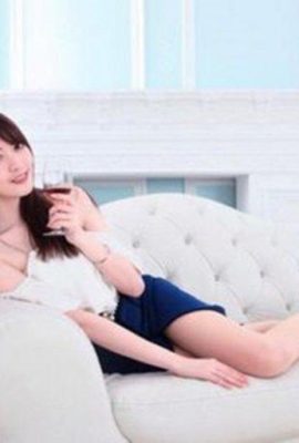 Big-eyed pretty girl Xue Xue has a hot figure and can’t help but look at her beautiful legs (25P)