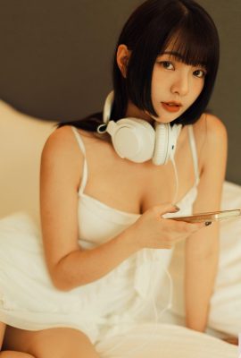 The sexy girl “mm.91_” has a sweet and sexy appearance that is unbearable (18P)