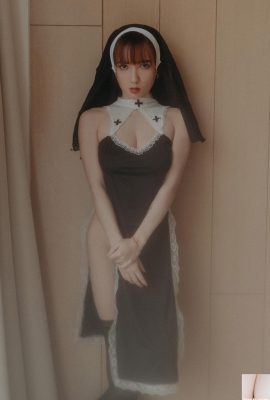 (Vanessa) Transformed into a sexy nun and liberated her white, tender and beautiful breasts (38P)