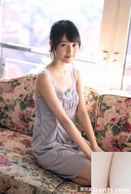 (Nogizaka) Erika Ikuta (19), a serious young lady, is very popular for her photo book appearance (24P)